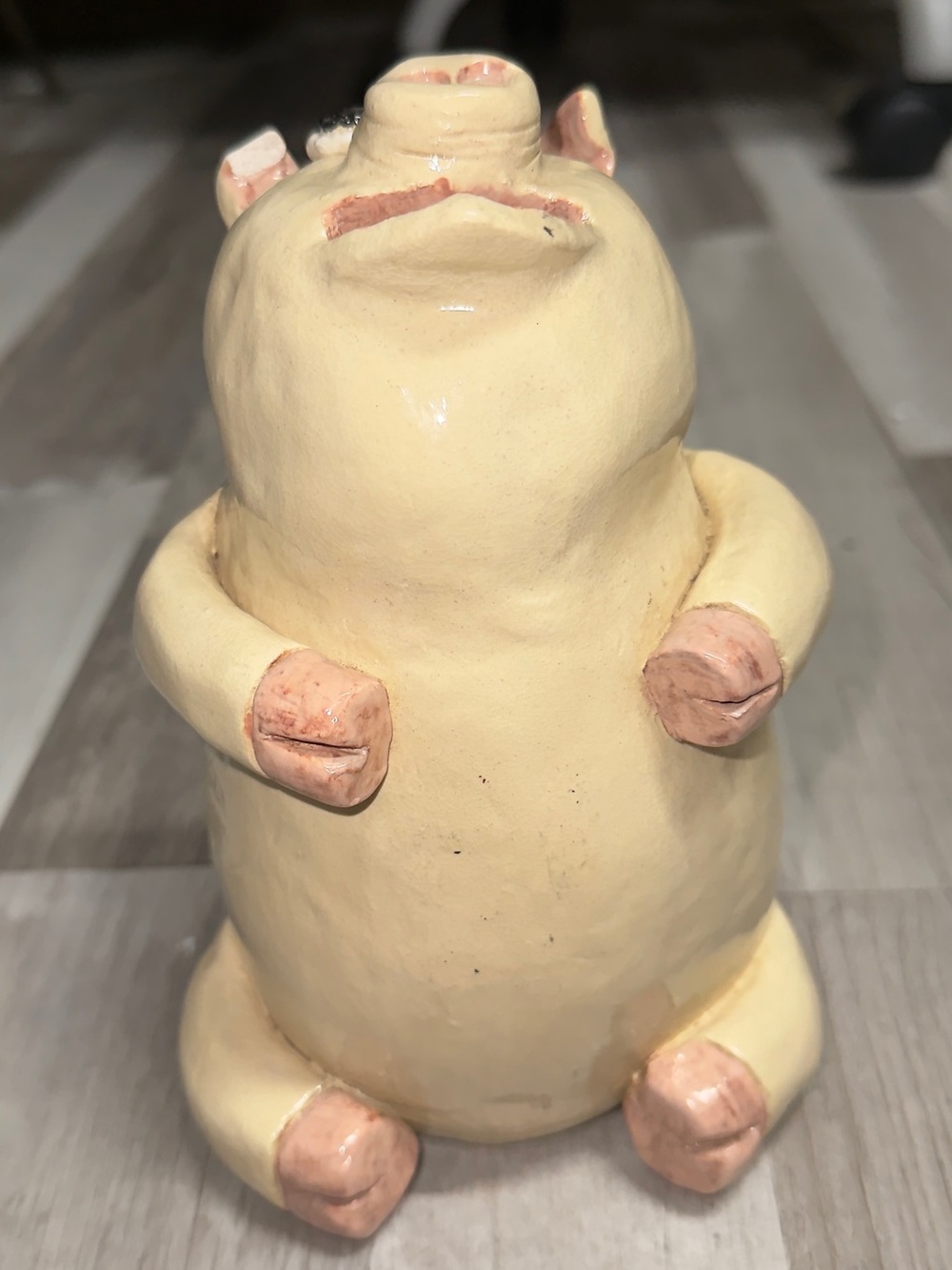 Handcrafted  Piggy Bank Sculpture. Broken missed ear. - Picture 5 of 9